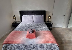 Venice Beach Studio Steps to the Beach and Sand A+