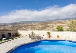 Very quiet location, with pool and large terrace, free WIFI