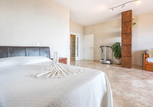 Villa Aquarelle by Rafleys - 6BR Villa, Breathtaking Sea Views, 7 min Walk to the Beach, Wifi