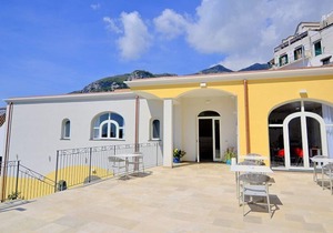 Villa Clarice B, fully refundable with voucher*: A bright and sunny studio apartment in a quiet position, located on a hillside above the sea, with Free WI-FI.