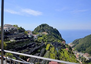 Villa Clarice B, fully refundable with voucher*: A bright and sunny studio apartment in a quiet position, located on a hillside above the sea, with Free WI-FI.