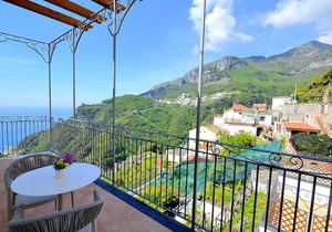 Villa Clarice C, fully refundable with voucher*: A bright and sunny studio apartment in a quiet position, located on a hillside above the sea, with Free WI-FI.