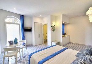 Villa Clarice C, fully refundable with voucher*: A bright and sunny studio apartment in a quiet position, located on a hillside above the sea, with Free WI-FI.