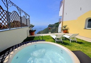 Villa Clarice G, fully refundable with voucher*: A bright and sunny studio apartment in a quiet position, located on a hillside above the sea, with Free WI-FI.