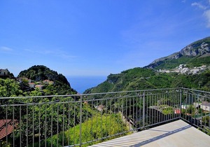 Villa Clarice G, fully refundable with voucher*: A bright and sunny studio apartment in a quiet position, located on a hillside above the sea, with Free WI-FI.