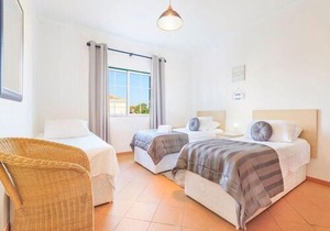 Villa Eirado is a delightful three bedroom villa located in the Varandas do Lago resort in the Algarve. Varandas do Lago lies between Vale do Lobo and Quinta do Lago.