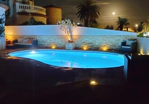 Villa Empuriabrava on main canal with 13 m private mooring, private pool, air con in all rooms, non-smoking