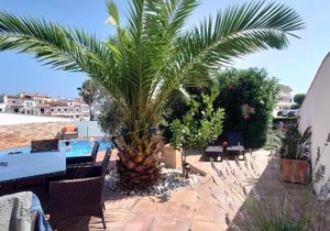 Villa Empuriabrava on main canal with 13 m private mooring, private pool, air con in all rooms, non-smoking