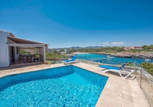 Villa facing the beach of Cala Marçal