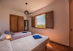 Villa facing the beach of Cala Marçal