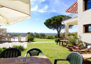Villa in the Privileged Urbanization "Els Olivars" of PAU. Unbeatable views over the Bay o