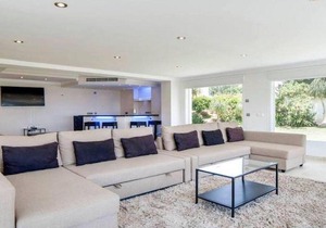 Villa Issabella by Rafleys