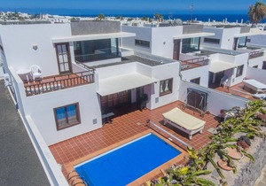 Villa Julianne 4: Heated Private Pool, Walk to Beach, A/C, WiFi