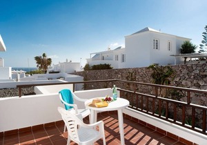 Villa Julianne 2: Heated Private Pool, Walk to Beach, A/C, WiFi