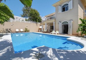 Villa La Concha Beachfront Heated Pool