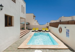 Villa Las Salinas: Large Heated Private Pool, Walk to Beach, A/C, WiFi
