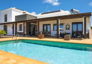 Villa Longa: Large Heated Private Pool, A/C, WiFi, Eco-Friendly - 2788