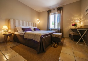 Villa Mirakul, Stylish and Elegant One-Bedroom Apartment with Balcony