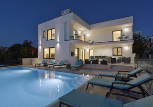 Villa Sail