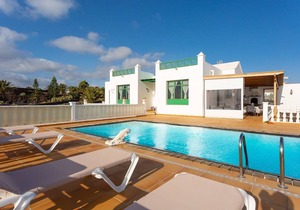 Villa Sol y Mar: Large Heated Private Pool, Sea Views, WiFi