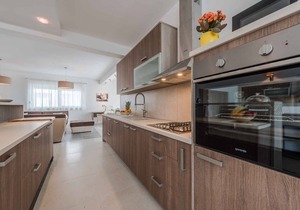 Villa with pool and air conditioning
