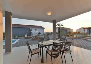 Villa with pool and WIFI
