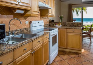 Villas Iguana A-13: Beachfront Condo