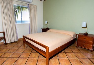 Villas Iguana A-14: Beachfront Condo!