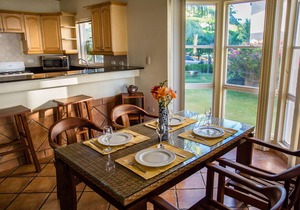 Villas Iguana A-14: Beachfront Condo!