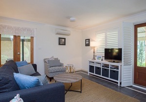 Vintage Beach Cottage in Binningup