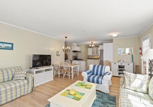 Walk To Beaches, Main Street, and Harbor. 1BR Cottage. Quiet Area. Captain Gosnold Village 18A