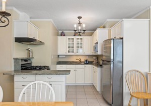 Walk To Beaches, Main Street, and Harbor. 1BR Cottage. Quiet Area. Captain Gosnold Village 18A