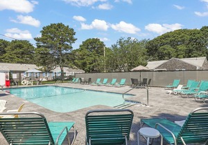 Walk To Beaches, Main Street, and Harbor. 1BR Cottage. Quiet Area. Captain Gosnold Village 16B