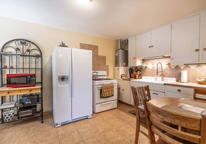 Walk to Historic Downtown Silver City 1017 N. Bennett St.