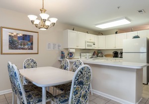 Walk to the beach - Condo near the bay with private balcony & pool access