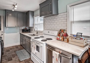 ★Walkable 2BR Plaza Midwood Bungalow★ Free Parking