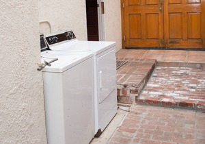 WALKING DISTANCE FROM FIVE STAR RESTURANTS!!