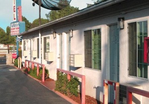 Walls Motel Long Beach