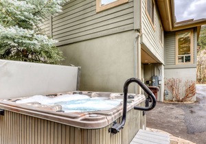 Warm Springs home w/private hot tub & breathtaking ski views of Bald Mountain!