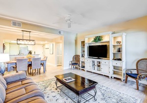 Waterfront Escape w/a Furnished Balcony, Harbor View, Fast WiFi, & Shared Pool