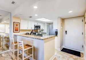 Waterfront Escape w/a Furnished Balcony, Harbor View, Fast WiFi, & Shared Pool