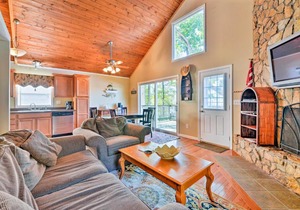 Waterfront High Rock Lake Cottage with Private Dock!