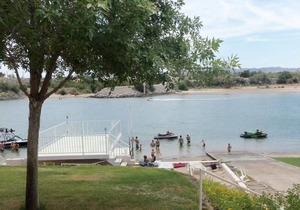 WATERFRONT*PRIVATE BOAT RAMP*SANDY BEACH *GATED COMMUNITY, 3.5 bedrooms, 2 bath