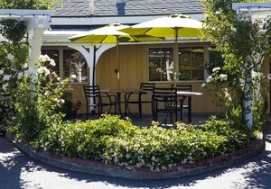 Waterfront Queen Jacuzzi Room - The Lodge At Blue Lakes