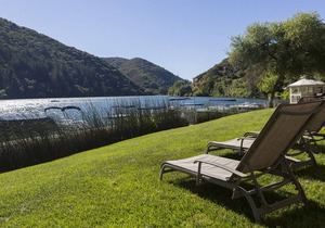 Waterfront Queen Jacuzzi Room - The Lodge At Blue Lakes