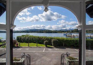 WATERSIDE, pet friendly, with a garden in Ambleside