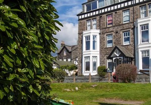 WATERSIDE, pet friendly, with a garden in Ambleside