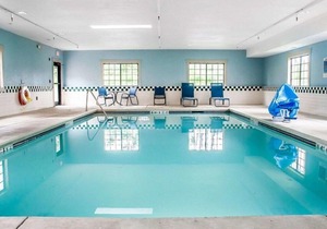Welcome to all Families! 3 Comfy Units, Free Breakfast and Indoor Pool.