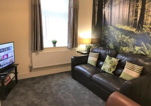 Welcoming spacious 2-bedroom house in St Helens