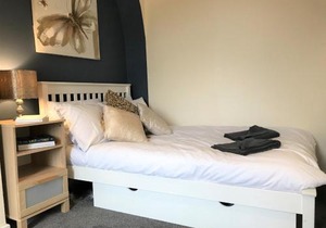 Welcoming spacious 2-bedroom house in St Helens